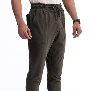 Jogging pour homme de haute qualité avec logo personnalisé, coupe slim noire avec panneau latéral blanc, taille élastique et poches, confortable - Product Image 1