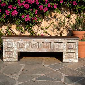 Banc d'extérieur en bois massif sculpté, style rustique et moderne, pour patio, jardin, parc, avec pieds en fer massif - Product Image 1