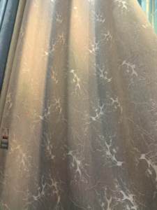 Rouleau de <span class=keywords><strong>tissu</strong></span> <span class=keywords><strong>occultant</strong></span> en polyester pour rideaux, nouveau style, économique, vente en gros directe du fabricant - Product Image 6