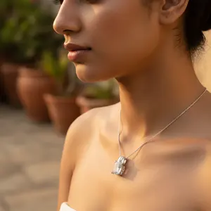 Colgante de Piedra Lunar Plateada Hecho a Mano para Mujer, Estilo Religioso, Joyería de Piedras Preciosas en Oro Rosa, Regalo con Dijes de Platino - Product Image 3