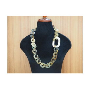 Authentique collier ethnique sculpté à la main en corne de buffle Collection de bijoux en corne tribale pour hommes et femmes Naturel par glowin fashion - Product Image 6