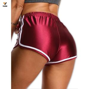 Short de yoga d'entraînement taille haute pour femme 2 poches cachées Nouveau design Impression par sublimation Contrôle du ventre Short athlétique Style formel - Product Image 3