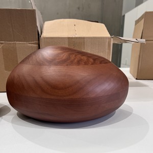 Urne en bois en forme de roche de haute qualité Urne funéraire de style moderne élégante et durable pour animaux de compagnie ou humains - Product Image 4