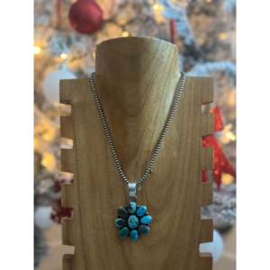 Pendentif en grappe de turquoise et argent sterling de Blaine Yellowhorse avec technologie d'incrustation à sertissage clos - Product Image 1