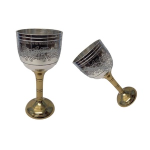 Gobelets à vin en métal artisanaux au design antique avec paille Accessoires de boisson de luxe pour le vin et les cocktails - Product Image 2