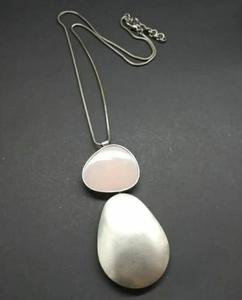 El mejor diseño que llega al mercado, collar con colgante de resina de alta calidad para collares, accesorios, joyería, joyería de acero inoxidable - Product Image 1