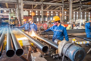 Structure en acier Pont lourd Fabrication en usine au Vietnam Préfabrication avec installation rapide Marque V-COATING - Product Image 2