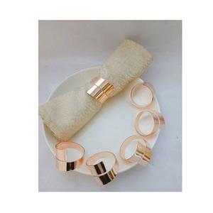 Anillos de servilleta metálicos elaborados con proporciones armoniosas, textura suave y sofisticación duradera para mesas de primera calidad. - Product Image 4