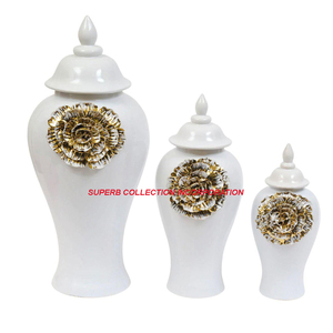 Frascos de jengibre de metal blanco y dorado con juegos florales dorados de 3 en gran oferta - Product Image 1