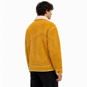 Veste d'hiver en polaire sherpa pour homme, personnalisée, épaisse, jaune moutarde, fermeture éclair intégrale, col rabattable, vêtement d'extérieur décontracté avec poche poitrine - Product Image 4