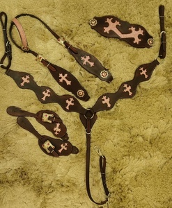 Logotipo personalizado de calidad superior Conjunto completo de tachuelas de caballo Diseño occidental Cuero Headstall Breast Collar Spurs Halter - Product Image 5