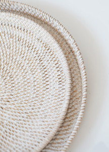 Plateau de rangement rond en rotin fait à la main Assiette ronde de salon pour la maison Panier à fruits pique-nique Plateau à bonbons Plateau de service en rotin - Product Image 2