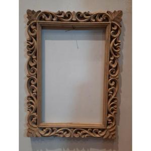 Marco de espejo de madera de diseño antiguo con detalles intrincados para decoración del hogar de inspiración vintage a buen precio - Product Image 1