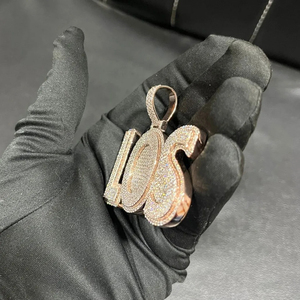 Bijoux Hip Hop Pendentif en diamant rond et baguette en or rose 14Kt Lettre porte-bonheur personnalisée pour homme certifié IGI - Product Image 6