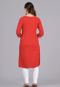 ชุดคุर्ตาปักลายดอกไม้พร้อมกางเกงขายาว แขนยาว คอวี ชุดคุर्ตาทรงตรงปักลายสำหรับผู้หญิง เหมาะสำหรับงานปาร์ตี้ - Product Image 4