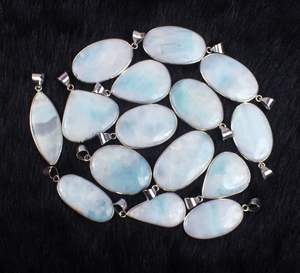 Top Naturel Bleu Aragonite Argent Plaqué Pendentif Cristal Aragonite Pierres Précieuses Pendentif En Gros Pendentif Lunette Collection Collier - Product Image 2