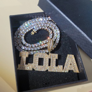 Pendentif en or 14 carats certifié IGI avec diamant taille ronde glacé pour homme Pendentifs en or blanc fin avec breloque en diamant de laboratoire avec nom personnalisé - Product Image 5