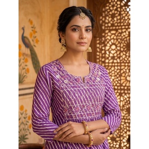 Vestido Anarkali Kurta Morado para Mujer, Estampado Lehriya, Hecho a Mano en India, Cosido en Pakistán, Hecho de Algodón Georgette, Tradicional - Product Image 2