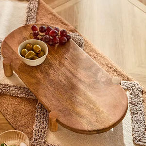 Plato de Servir Mediano con Patas de Madera de Lujo - Product Image 1