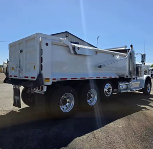 พร้อมส่ง รถบรรทุกมือสอง Peterbilt 389 Tri Axle Tractor SUV-Cummins 485 แรงม้า เทอร์โบ เกียร์อัตโนมัติ 10 สปีด พวงมาลัยซ้าย เบาะหนัง สีอ่อน ขาย - Product Image 3