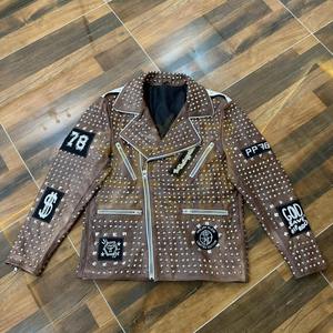 Veste en cuir cloutée de couleur personnalisée classique Manteau de motard fait à la main Logo personnalisé disponible Vestes en cuir cloutées respirantes - Product Image 1