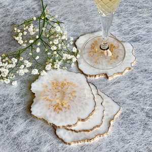 Juego de posavasos de resina hechos a mano con detalles florales incrustados esteras epoxi perfectas para sala de estar Mesa cocina y juegos de regalo - Product Image 4