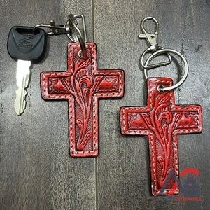 พวงกุญแจหนังวัวแท้สุดหรู งานแฮนด์เมด สลักชื่อได้ ของขวัญวันเกิด จี้กระเป๋า พวงกุญแจแบบกำหนดเอง รูปทรงกางเขน - Product Image 1