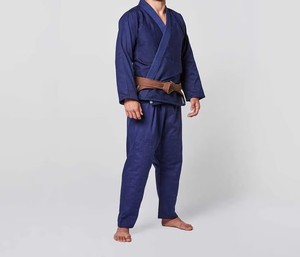 Traje de entrenamiento de artes marciales uniforme de Judo Gi blanco personalizado con cinturón negro tela de algodón duradera ligera - Product Image 5