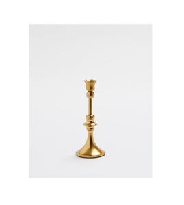 Elegante portavelas de aluminio con acabado dorado, pieza central de decoración del hogar para decoración de sala de estar y mesa de comedor - Product Image 1