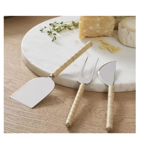 Service à fromage en laiton avec poignée en rotin et parfait pour les ustensiles de cuisine élégants et les mariages de restaurant - Product Image 6