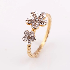 Radiant Bloom Diamond Adornado Anillo Premium Grado de Minimal Cute Flower Pattern Silver 925 Diamond Ring - Product Image 2