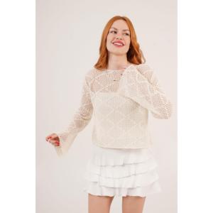 เสื้อเบลาส์คอวีสีเอครูสำหรับผู้หญิง แบรนด์ Lustrin แต่งแขนระบาย ผ้าถักลายฉลุ ผสมโพลีเอสเตอร์และคอตตอน สำหรับขายส่ง - Product Image 5