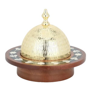 Plat de service élégant en bois avec couvercle en argent et pieds Conception de feuille d'incrustation d'os faite à la main pour le service alimentaire et la restauration - Product Image 4