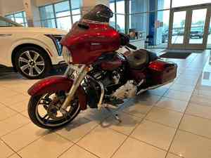 <b>Used</b> 2017 Har-leyDavi-dson Street Glide TouringPerformance SmoothControl ComfortPower RideEase - Product Image 2