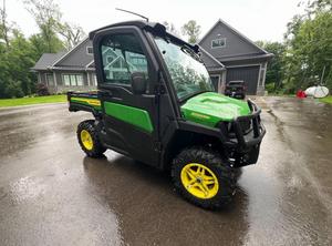Achetez un véhicule utilitaire John Deere Gator 4x4 XUV 835M 4WD d'occasion propre, alimenté à l'essence. Achetez un John Deere Gator UTV 835M 2024. - Product Image 2