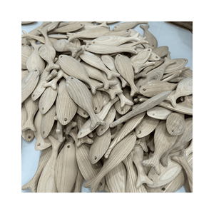 Décor en bois en forme de plateau en bois d'acacia de poisson pour vignettes de comptoir et merchandising au détail, finition scellée fabriquée au Vietnam - Product Image 4