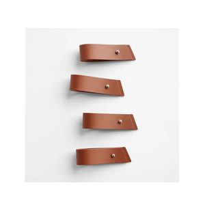 Servilletero de cuero Anillo de servilleta hecho a mano con forma redonda Anillo de servilleta de color marrón para la venta - Product Image 2