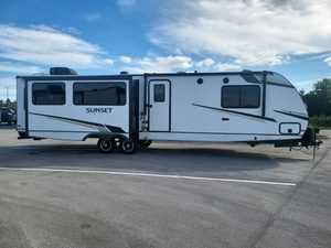 Caravane teardrop tout-terrain personnalisée 2022 Crossroads S-u-n-s-e-t T-r-a-i-l 330SI avec remorque de camping-car coulissante - Product Image 4