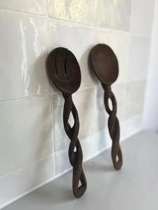 BotaniCraft Premium Mango Madera Cucharas para servir Esmalte inspirado en la naturaleza Juego de utensilios de arte Patrón de hojas Asas Soporte de vela Cocina - Product Image 4