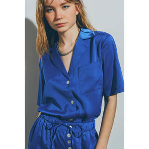 Chemise en satin bleu à manches courtes, coupe ample, style décontracté, décoration boutonnée, tissu en soie tissée, tricoté, pour le printemps/été, l'automne, taille XL - Product Image 1