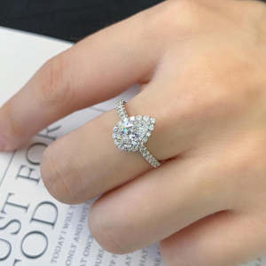 Anillo de Diamantes de Laboratorio con Certificación IGI, Corte Pera, 2.00ctw, Halo, Corte Catedral, DEF VVS-VS, Joyería Elegante para Boda - Product Image 6