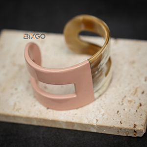 BIXGO artisanat personnalisé manchettes en corne de buffle naturelle nouveauté découpe conception Bracelet de mode à la mode-cadeau unisexe rose clair - Product Image 4
