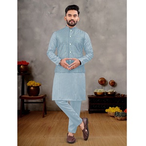 Vêtements de mariage traditionnels indiens en soie lourde Banglori avec intérieur en Kurta avec pyjama et veste Koti pour hommes prix de gros Surat - Product Image 1