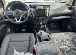 Nissan Nav-ara 2024 d'occasion, 140 CV, 4x4, 4 cylindres, 4 roues motrices, moteur essence 2,5 L, conduite à gauche, transmission automatique - Product Image 3