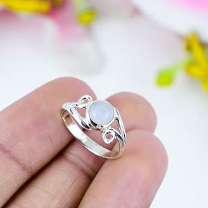 Elegante arcoíris Natural piedra lunar piedra preciosa 925 plata esterlina mujer cabujón anillo fino diamante piedra bisel boda fiesta - Product Image 1