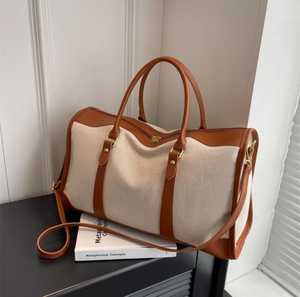 กระเป๋าทรงดัฟเฟิลกระเป๋าเดินทางสำหรับผู้ชายชุดสูทหรูหราสีชมพูแบบพับได้มีซิปล็อกเสื้อผ้าได้ปรับแต่งโลโก้ได้ - Product Image 1