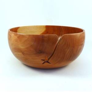 Couleur marron poussiéreux finition lisse porte-fil en bois durable forme de bol rond accessoire de tricot en bois au design unique fabriqué à la main - Product Image 1