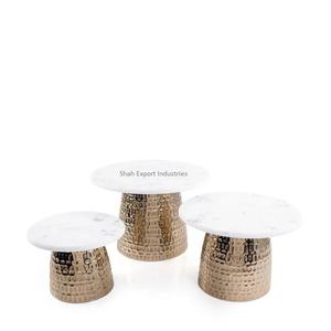 Lot de 3 supports en marbre blanc avec base martelée en métal doré Cascades pour Ramadan Eid Décoratif Dates & Sweet Stand - Product Image 1
