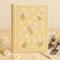 LABON Carnet de notes A5 brodé de marguerites Journal en tissu jaune avec bord en dentelle Détails de perles Design floral mignon pour cadeau et écriture