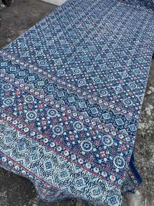 Couverture Kantha en coton réversible, imprimée à la main avec des motifs Ajrakh, couvre-lit ethnique - Product Image 3